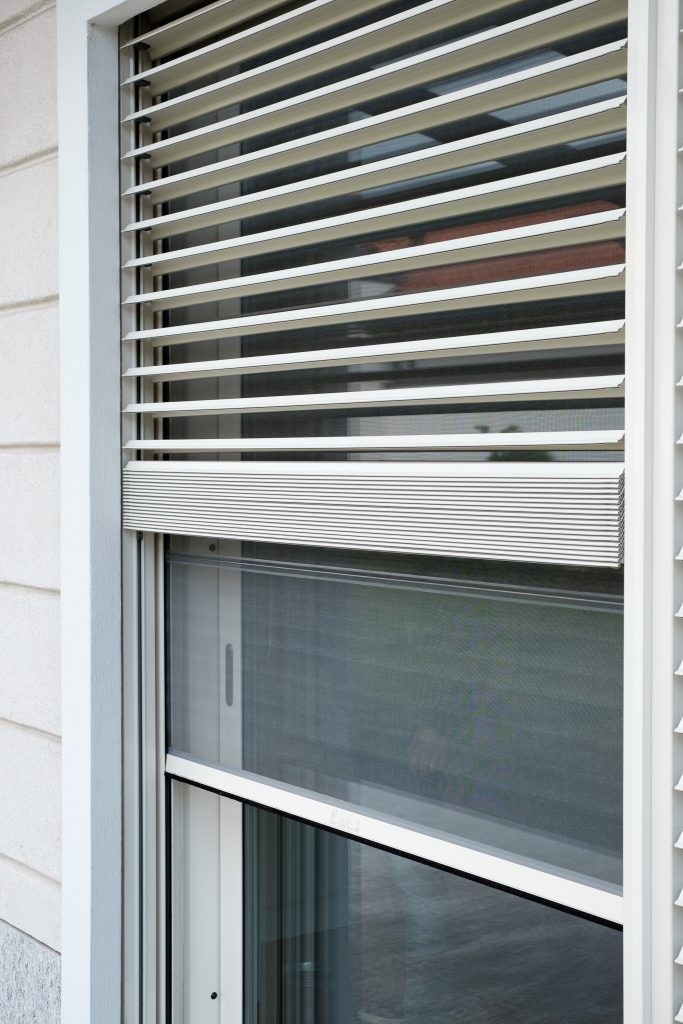 Griesser motorized Venetian blinds combined with flyscreens installed by Aluser