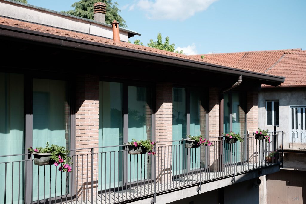 aluminium windows and doors bergamo installed by Aluser for a design apartment