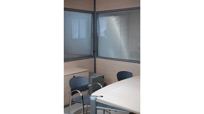 Blind and Glazed Partitions with Venetian Blinds for Offices and Workplaces Flexible and Modifiable as Required