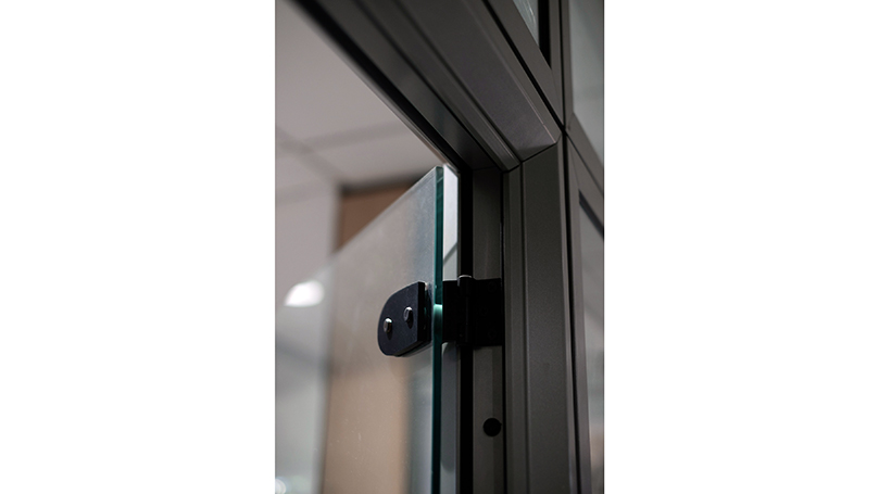 Aluminium and Glass Partition Walls with Reduced Frame Size and Concealed Fixing Systems