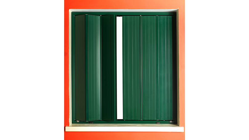 Aluminum shutters model with shutters for windows of reduced size