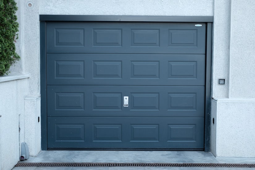 sectional aluminium doors with anthracite-coloured machined panels produced and installed by aluser