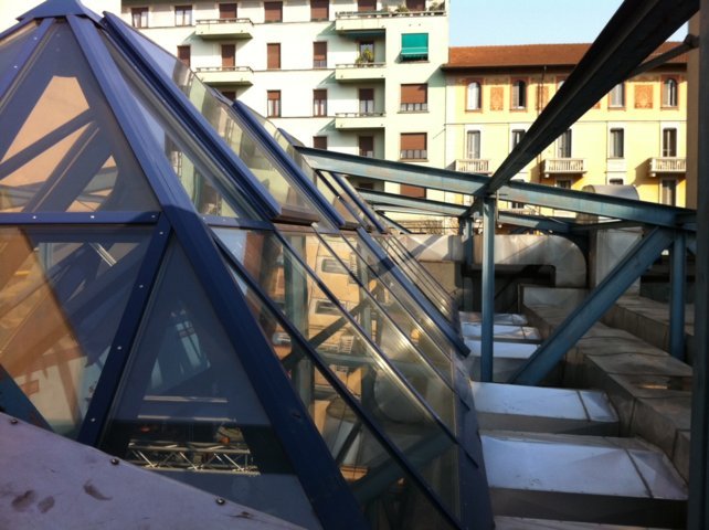 skylight roof of the blue note in milan with motorized window frames