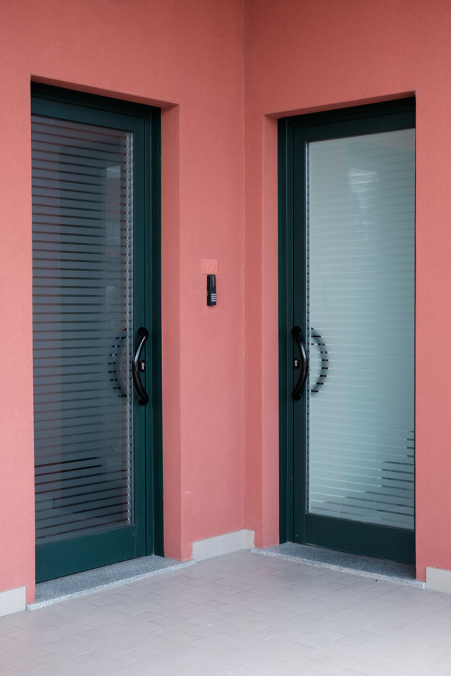 Entrance door installed by Aluser for Vercavi