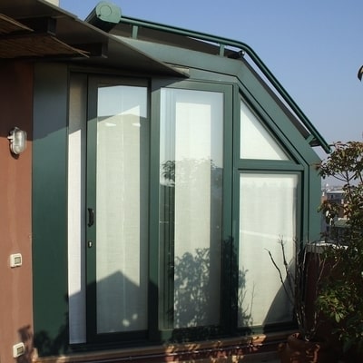 aluminium verandas with integrated blackout blinds designed and manufactured by aluser